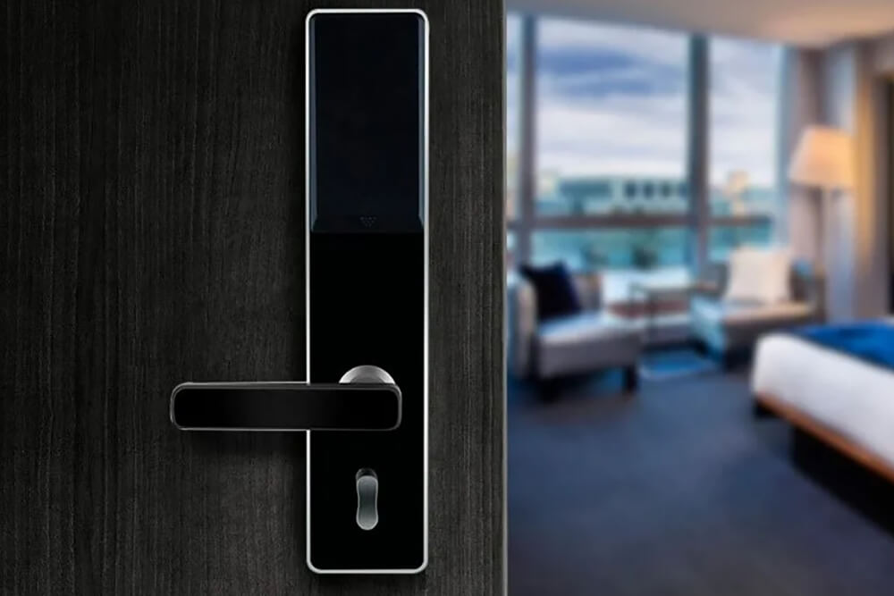 Смарт-дверь квартиры